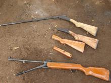 Fusils chez un producteur à Ferkessédougou en Côte d'Ivoire (© GRIP 2014).